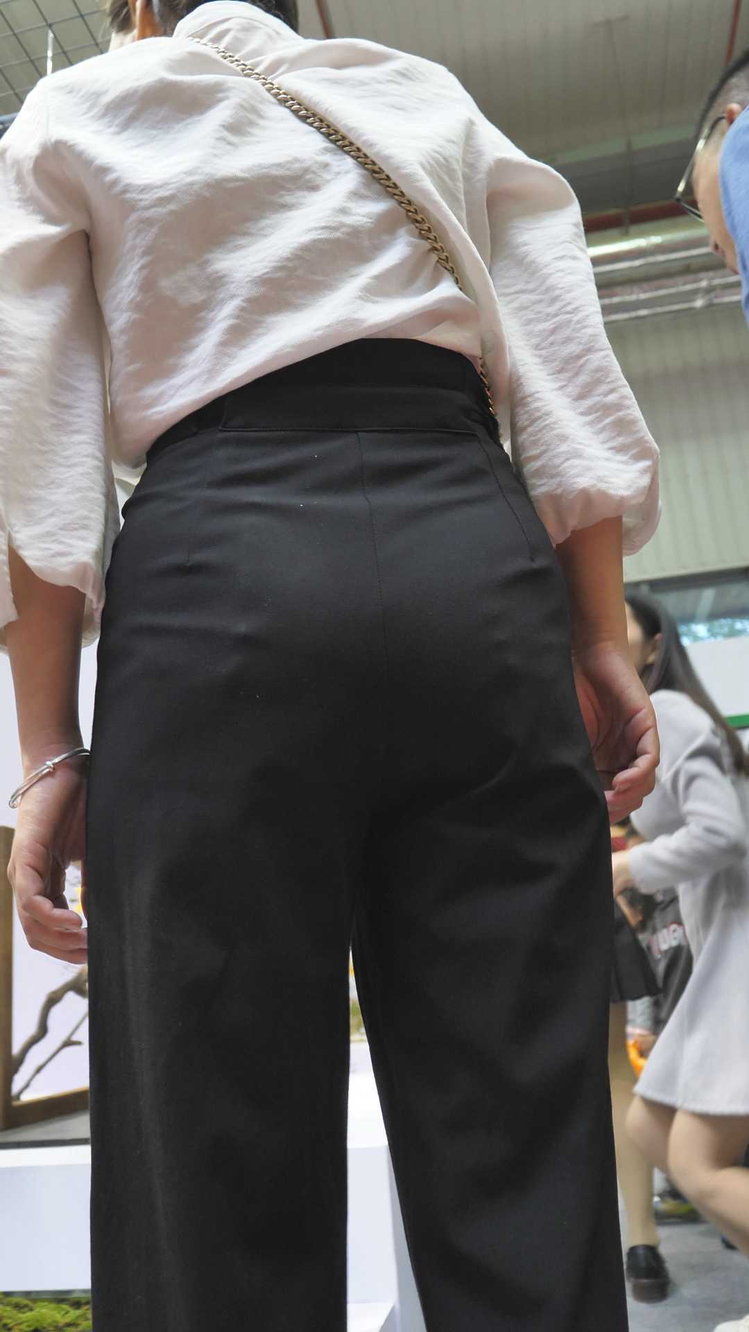 高跟西裤翘臀OL美女