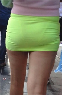 超紧绿色包臀裙小内内[MP4/135MB]
