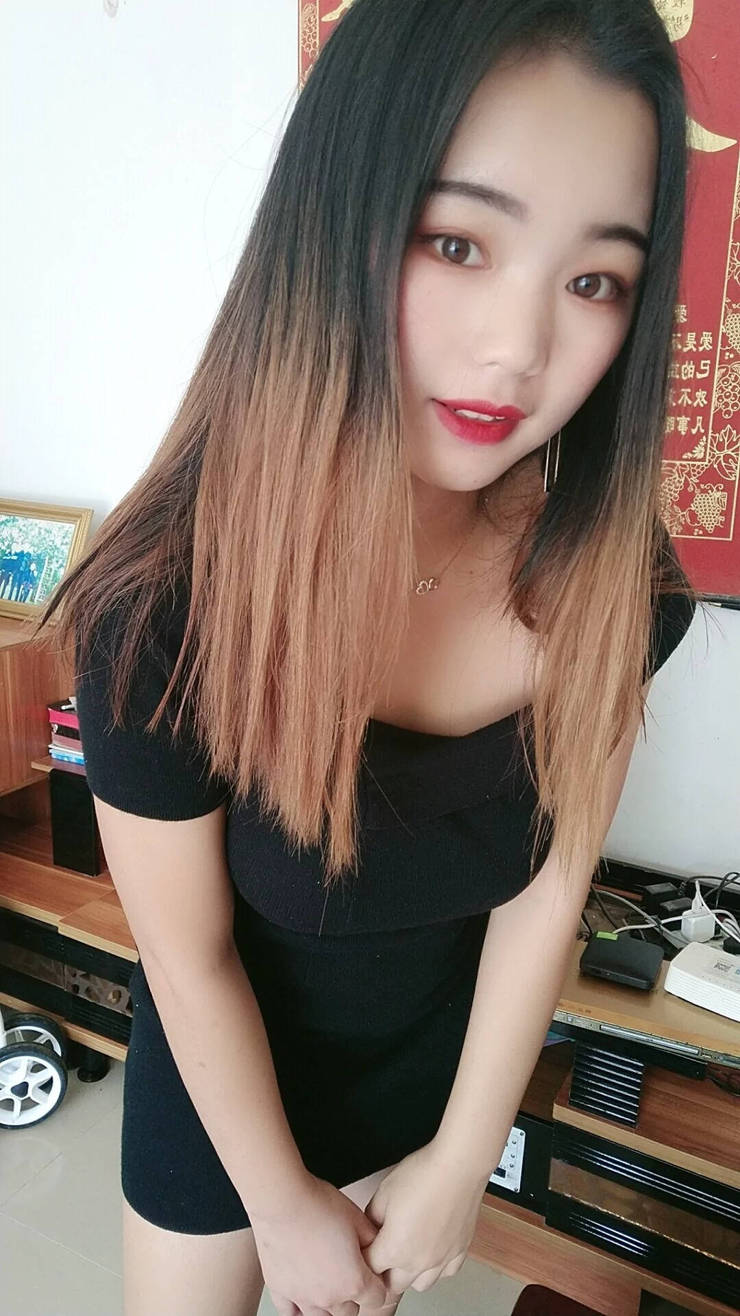 极品白热裤肉丝美腿少女SN20
