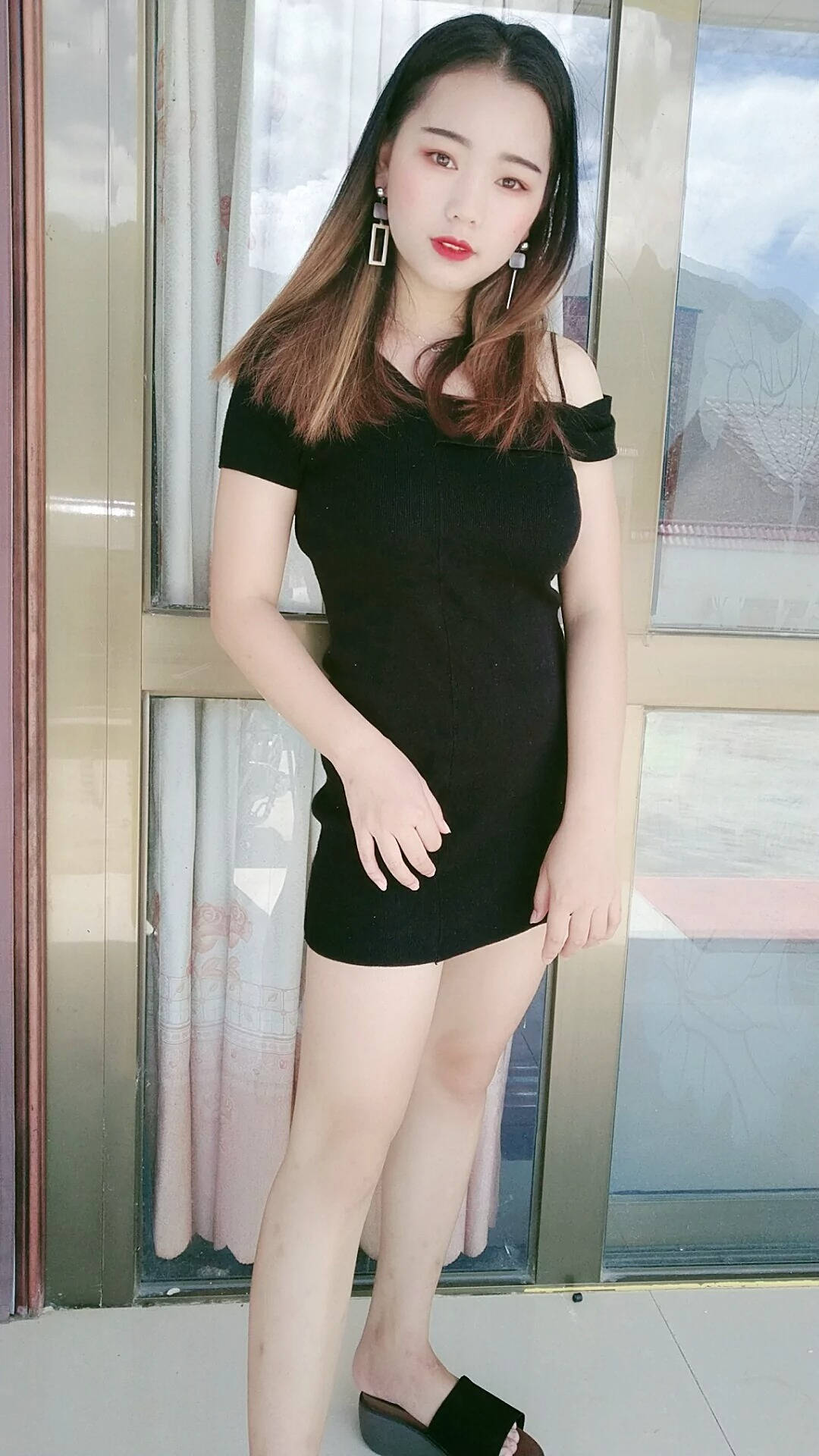 极品白热裤肉丝美腿少女SN20