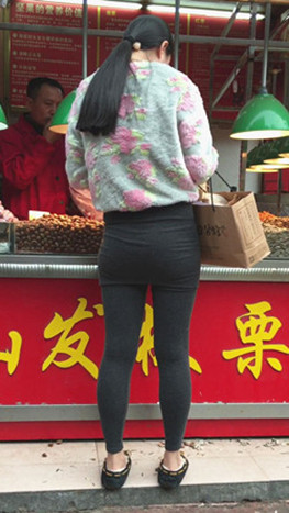 买坚果的的紧身妹子[351M/MP4]