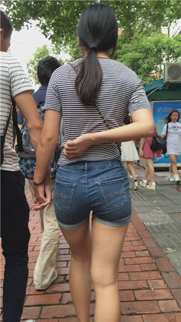 蓝牛热裤妹子[384M/MP4]