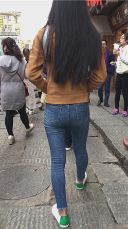 长发牛仔妹[550M/MP4]