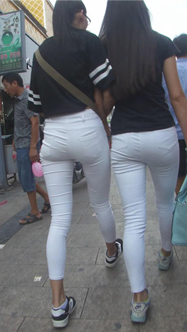 两个白裤紧身美女[342M/MP4]