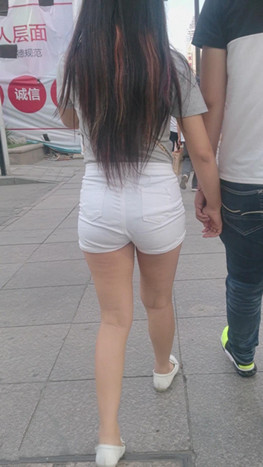 长发白热裤妹子 [194M/MP4]