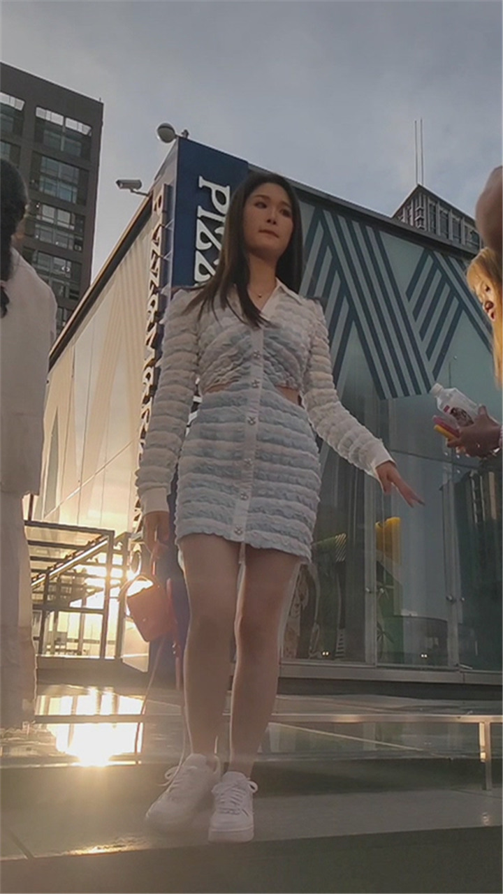 2023年10月XLB最新街拍美女视频[11.6G]