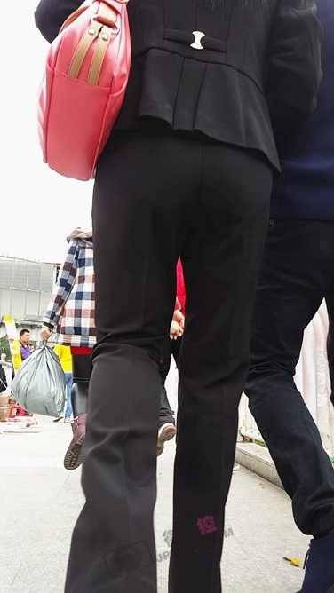 高挑长发职业装OL，背影很美[732M/MP4]