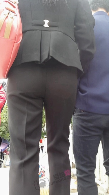 高挑长发职业装OL，背影很美[732M/MP4]