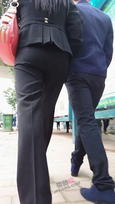 高挑长发职业装OL，背影很美[732M/MP4]