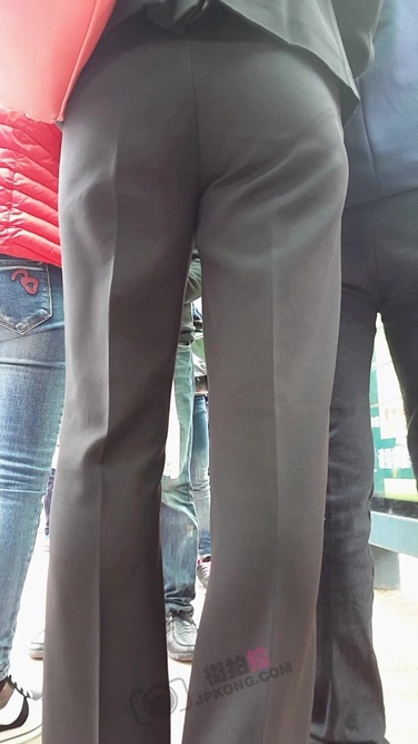 高挑长发职业装OL，背影很美[732M/MP4]