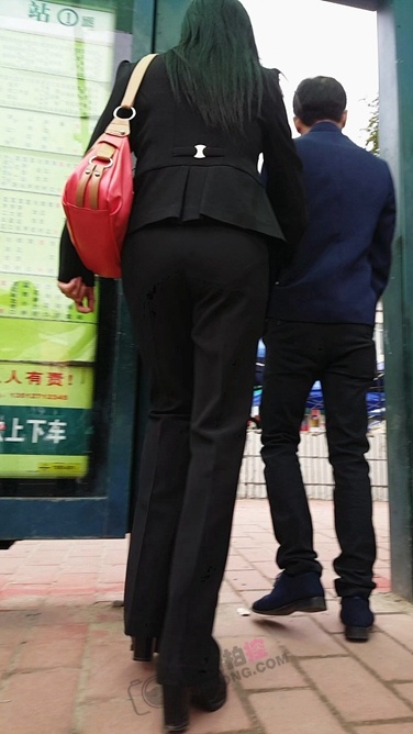 高挑长发职业装OL，背影很美[732M/MP4]