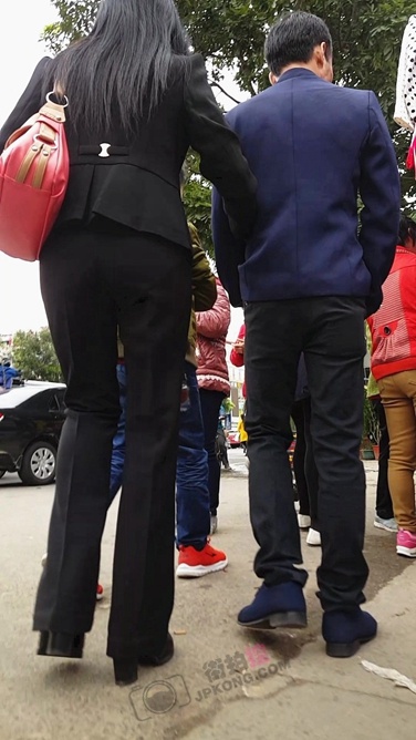 高挑长发职业装OL，背影很美[732M/MP4]