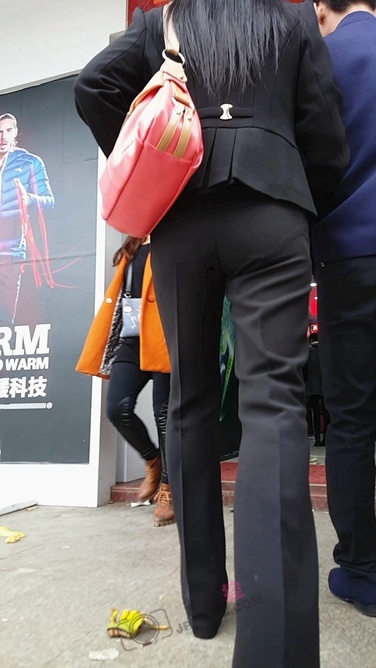 高挑长发职业装OL，背影很美[732M/MP4]