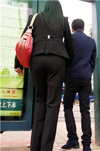 高挑长发职业装OL，背影很美[732M/MP4]
