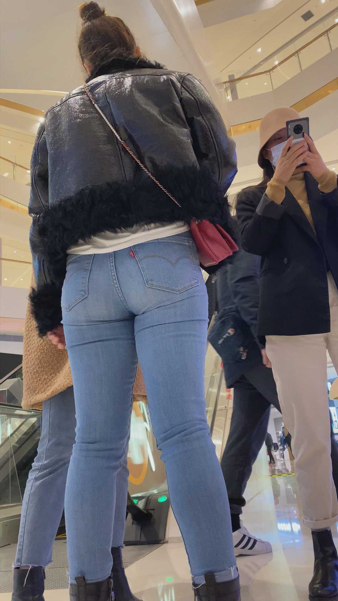 超紧牛仔透内痕小姐姐(积分58)