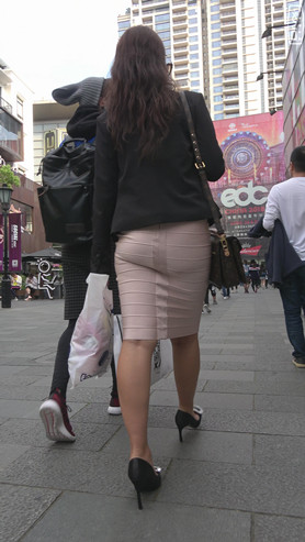 紧身包臀裙妹子[1.86G/MP4]