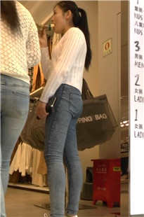 两个清纯牛仔裤小妹逛商场[178M/M2TS]