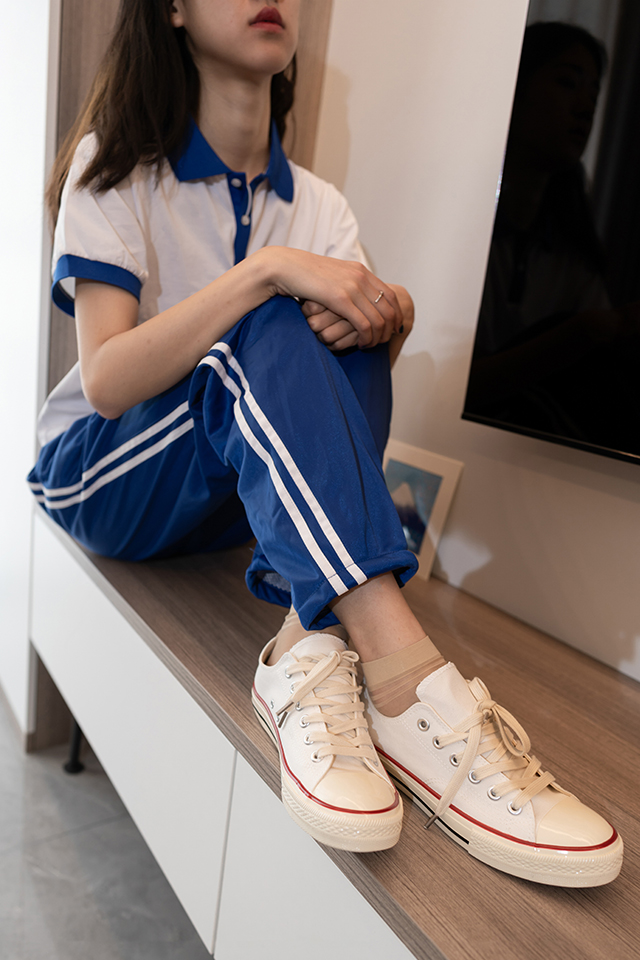 〖精品/爱丝视频〗年轻的姑娘
