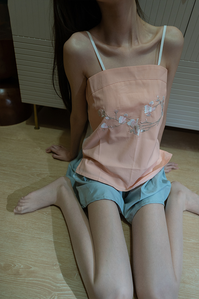 〖精品/爱丝视频〗白丝+肚兜