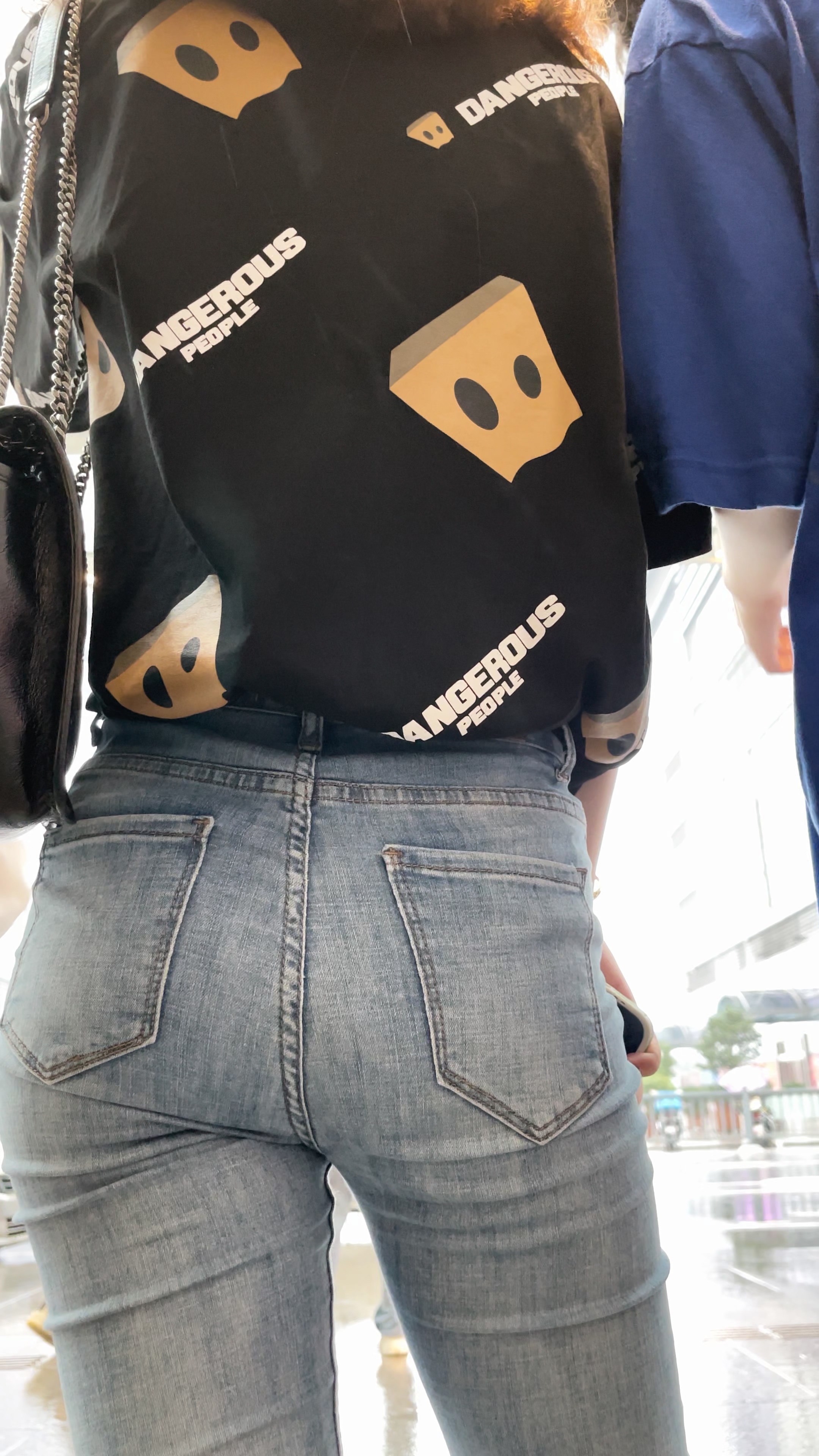 〖精品/牛仔裤〗浅灰色紧身牛仔裤小臀真翘