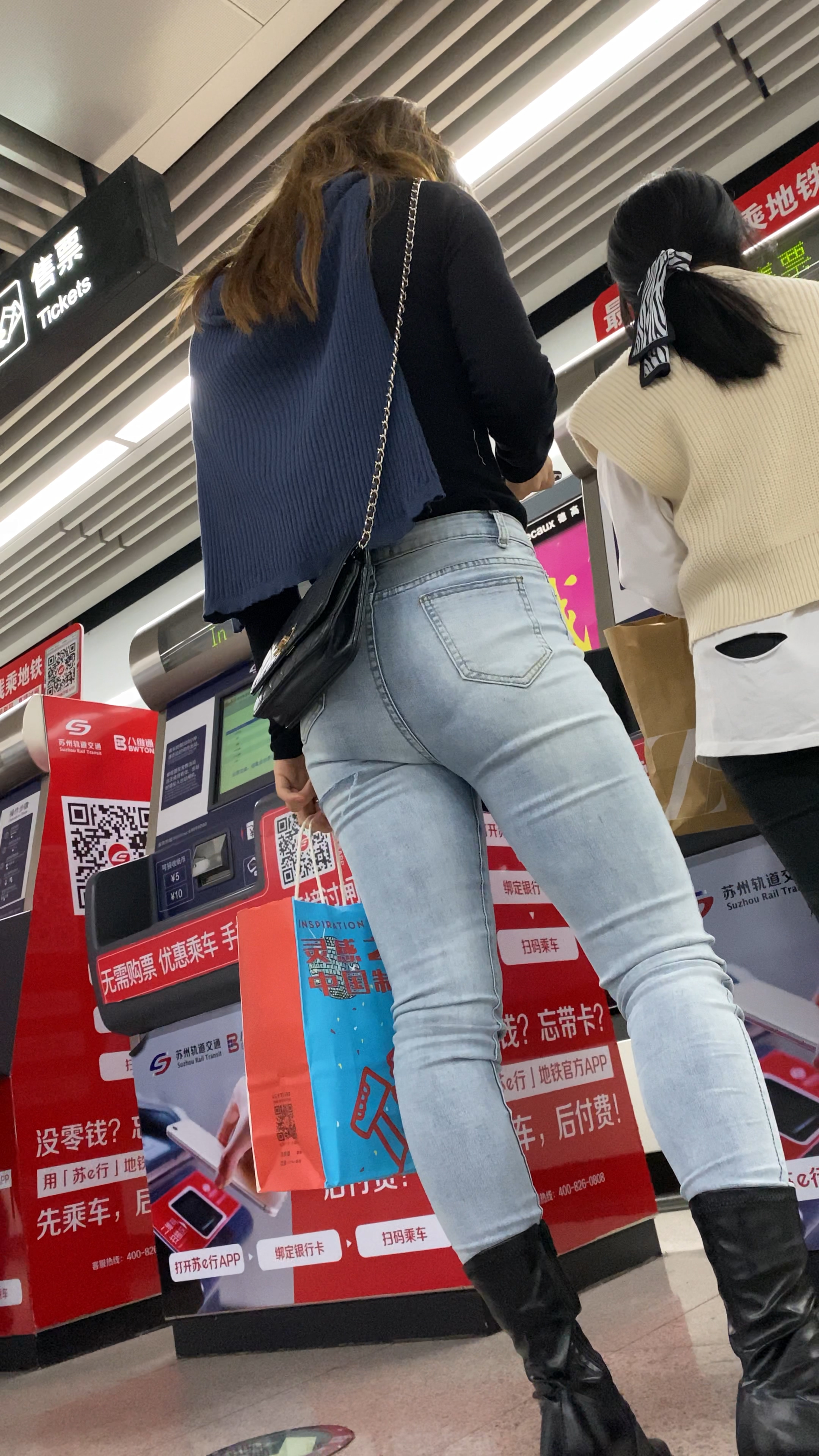 〖精品/牛仔裤〗紧身牛仔裤翘臀MM