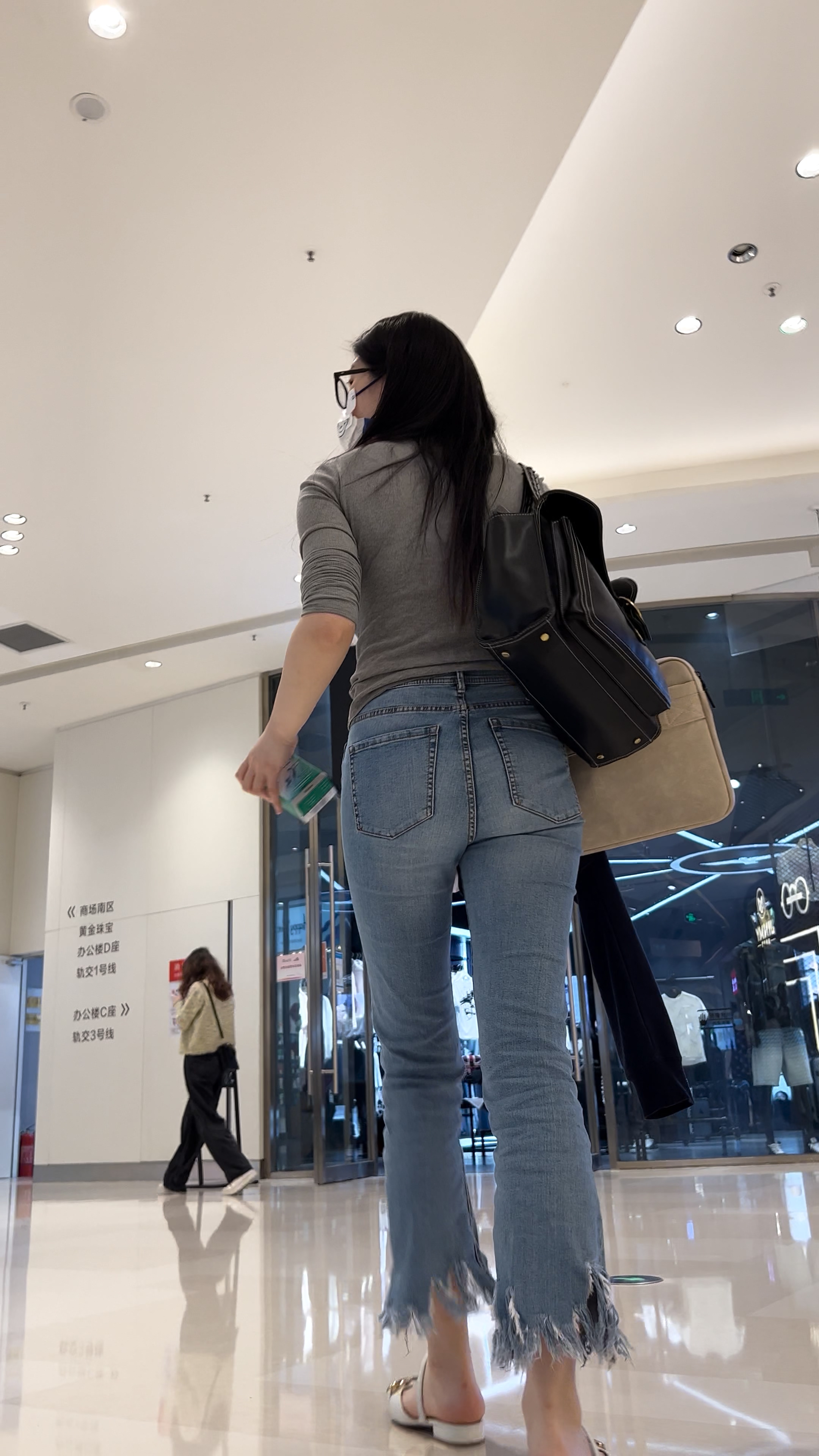 〖精品/牛仔裤〗宽臀紧身牛仔裤翘臀美女