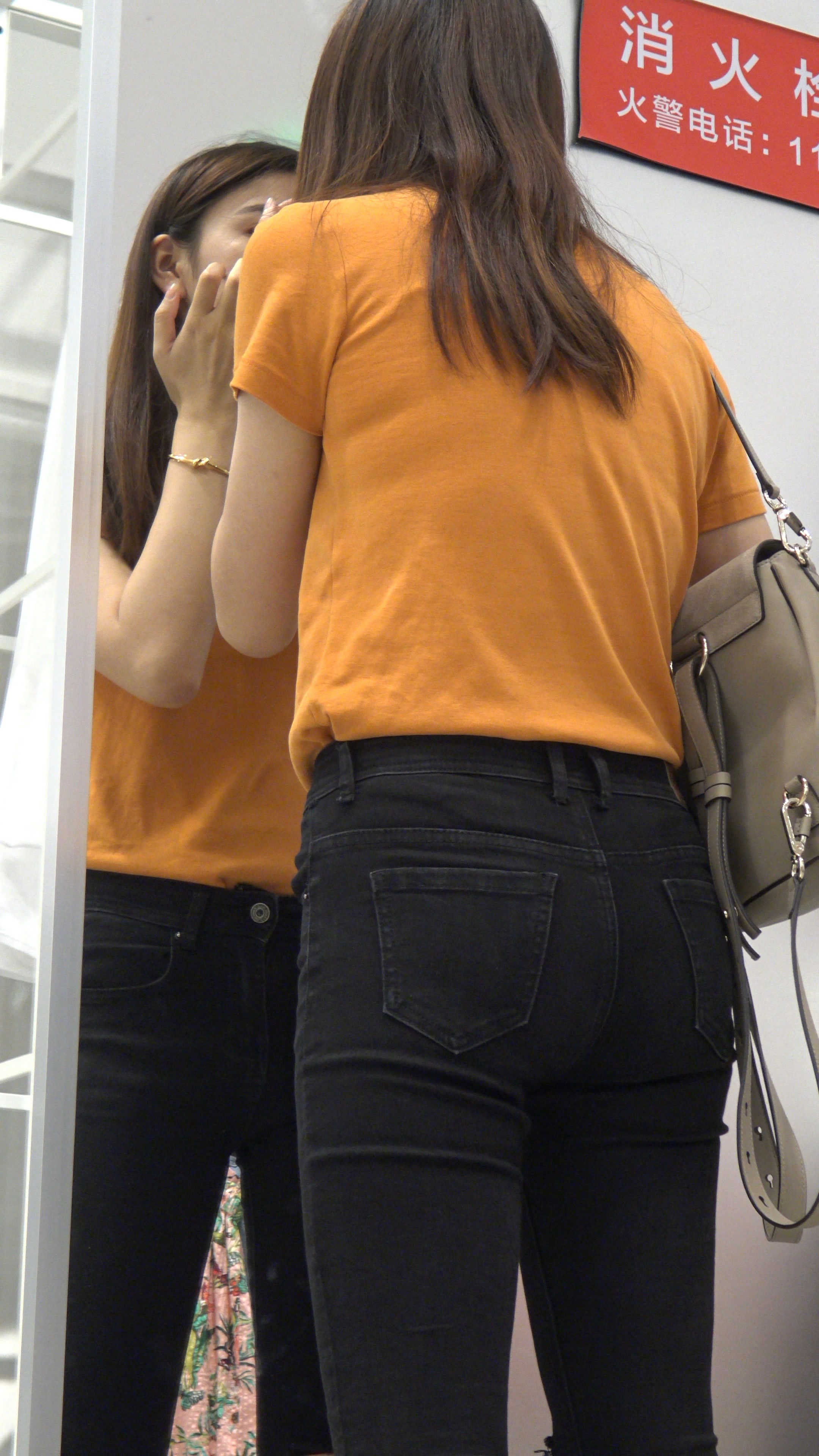 〖精品/牛仔裤〗照镜子的黑色紧身裤肉屯美女