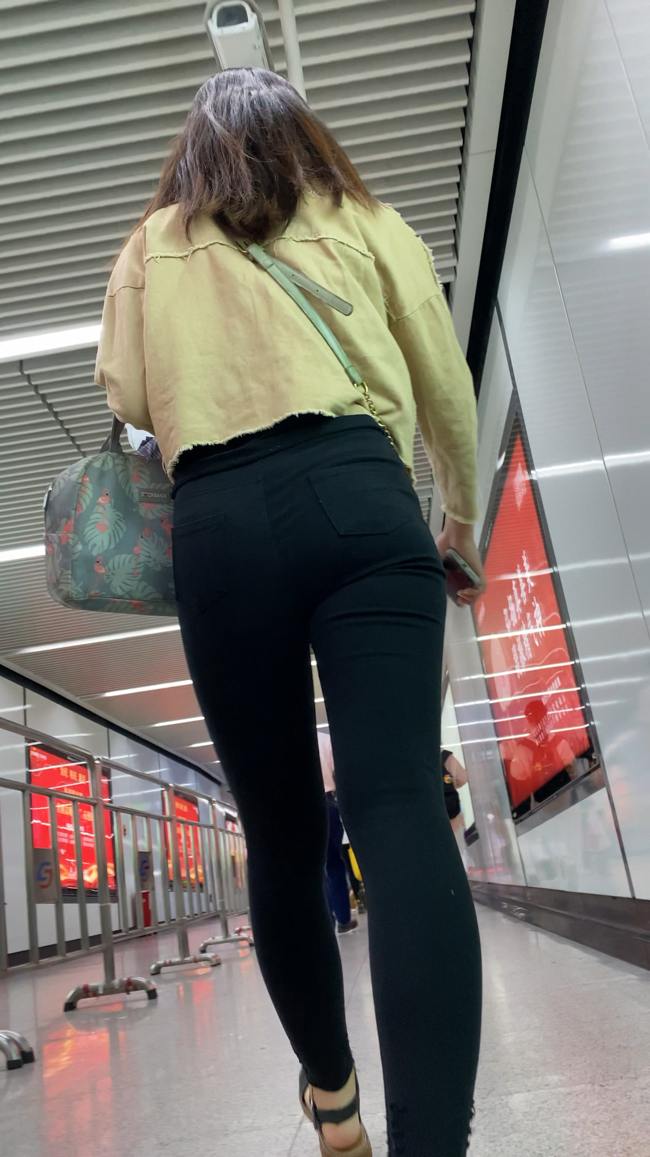 〖精品/牛仔裤〗黑色紧身裤包臀紧致美女