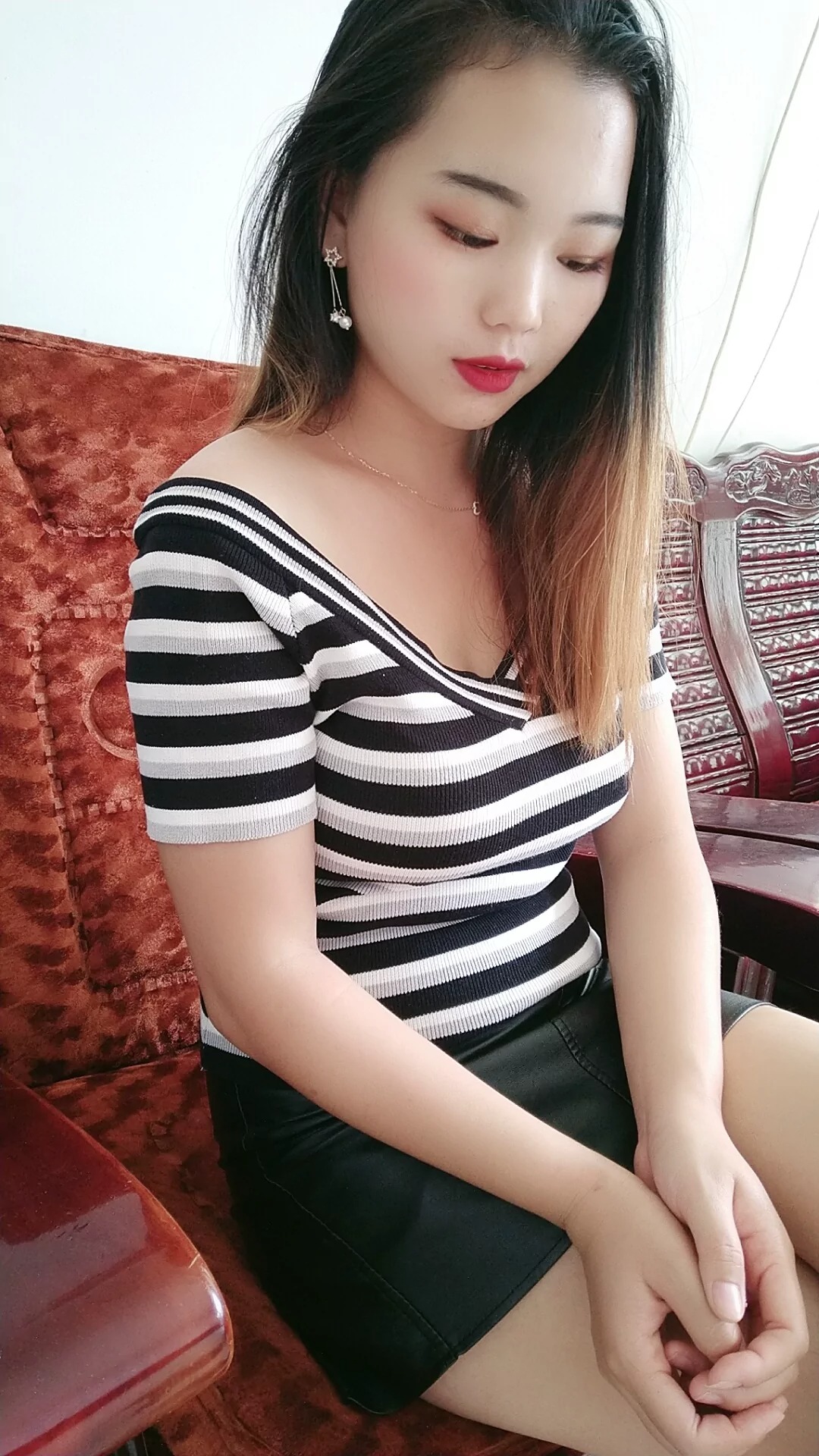 条纹紧身衣和包臀紧身皮裤SN21