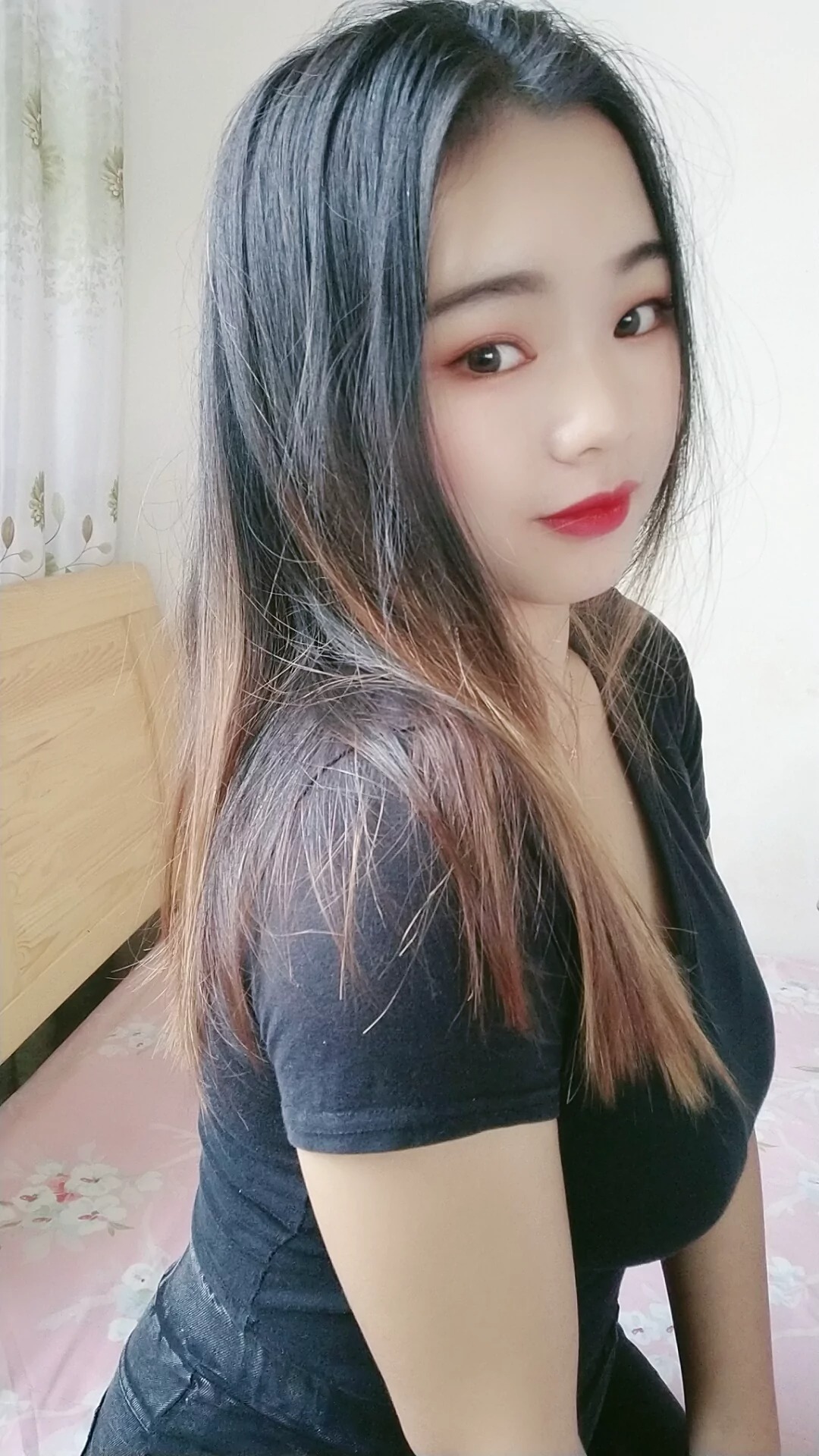 阿桃黑色系紧身牛仔裤身材是真的好SN32
