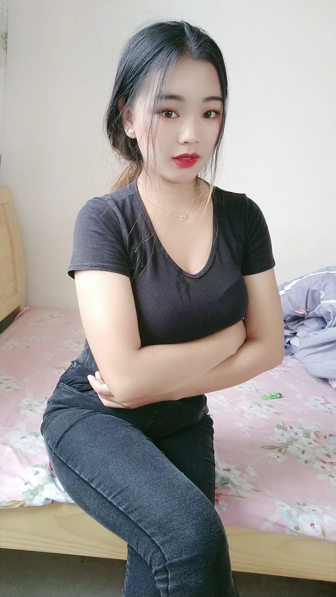 阿桃黑色系紧身牛仔裤身材是真的好SN32