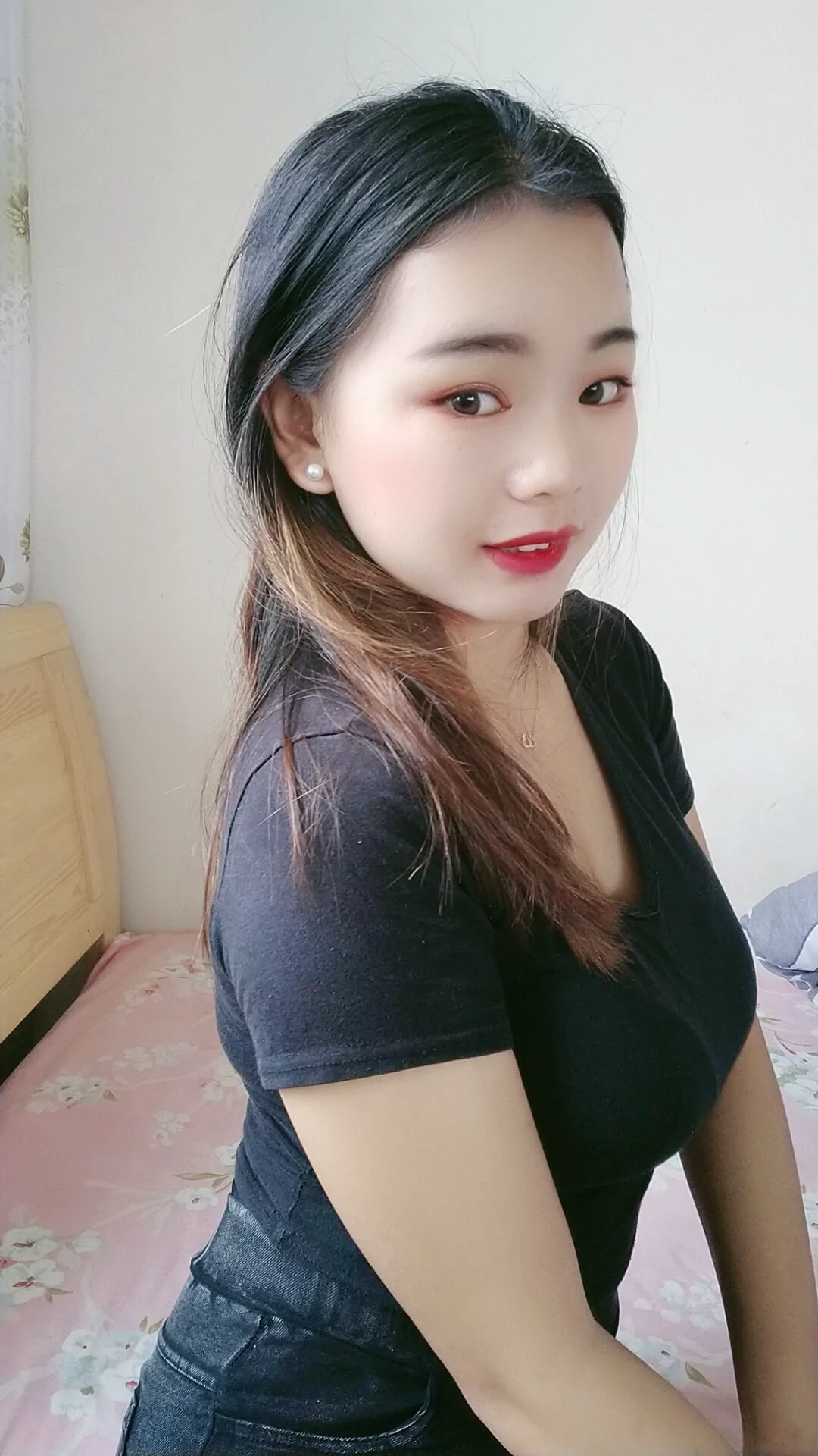 阿桃黑色系紧身牛仔裤身材是真的好SN32