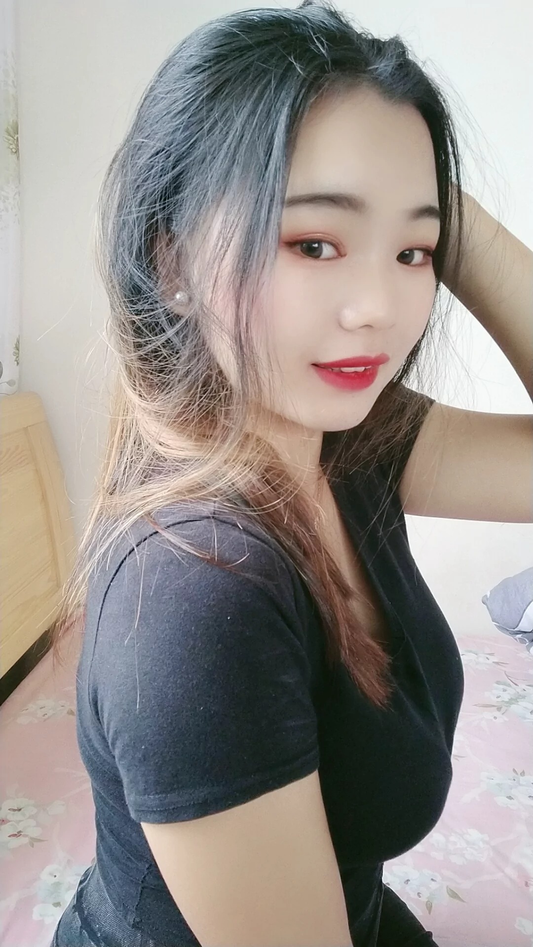阿桃黑色系紧身牛仔裤身材是真的好SN32