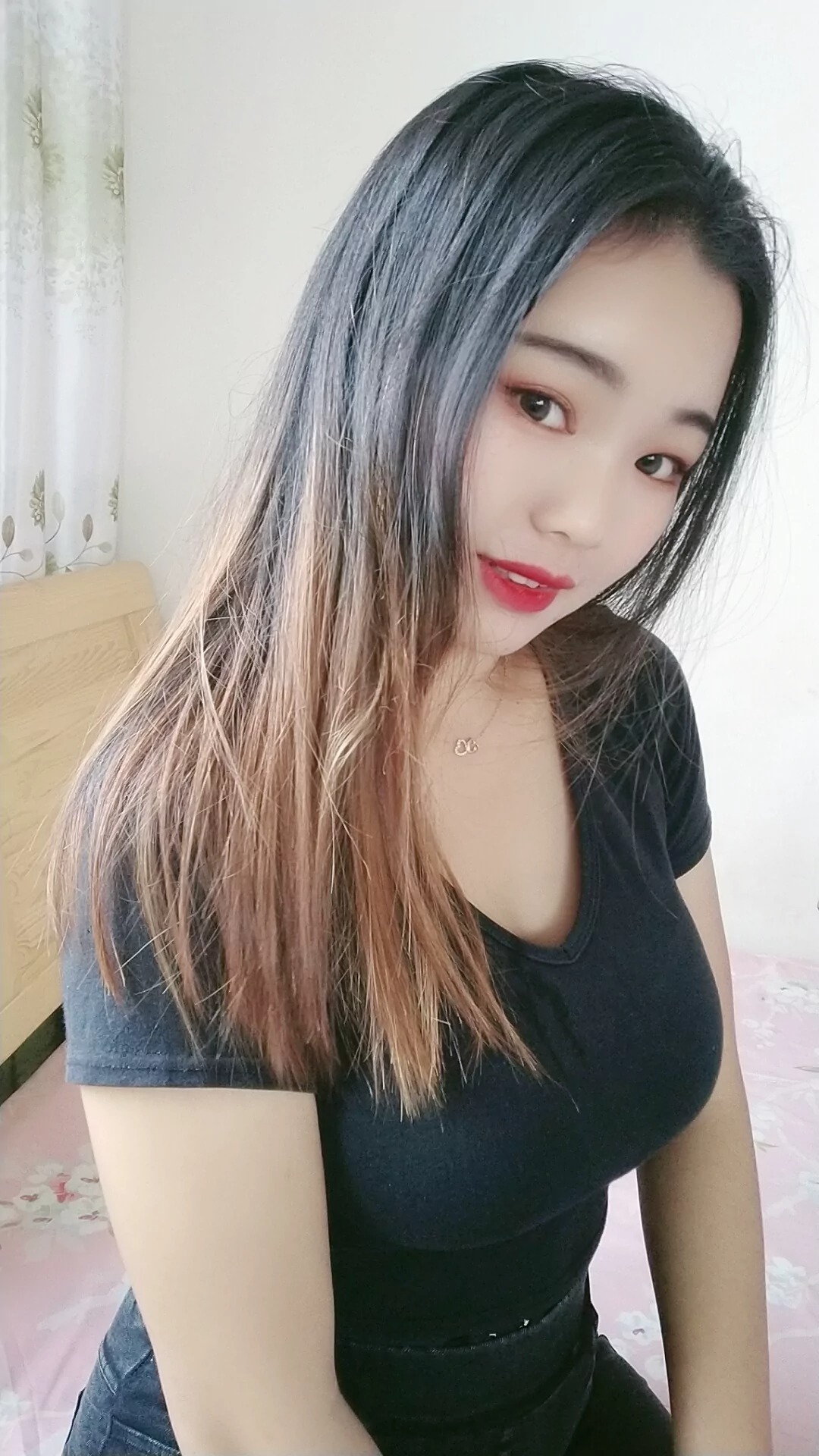 阿桃黑色系紧身牛仔裤身材是真的好SN32