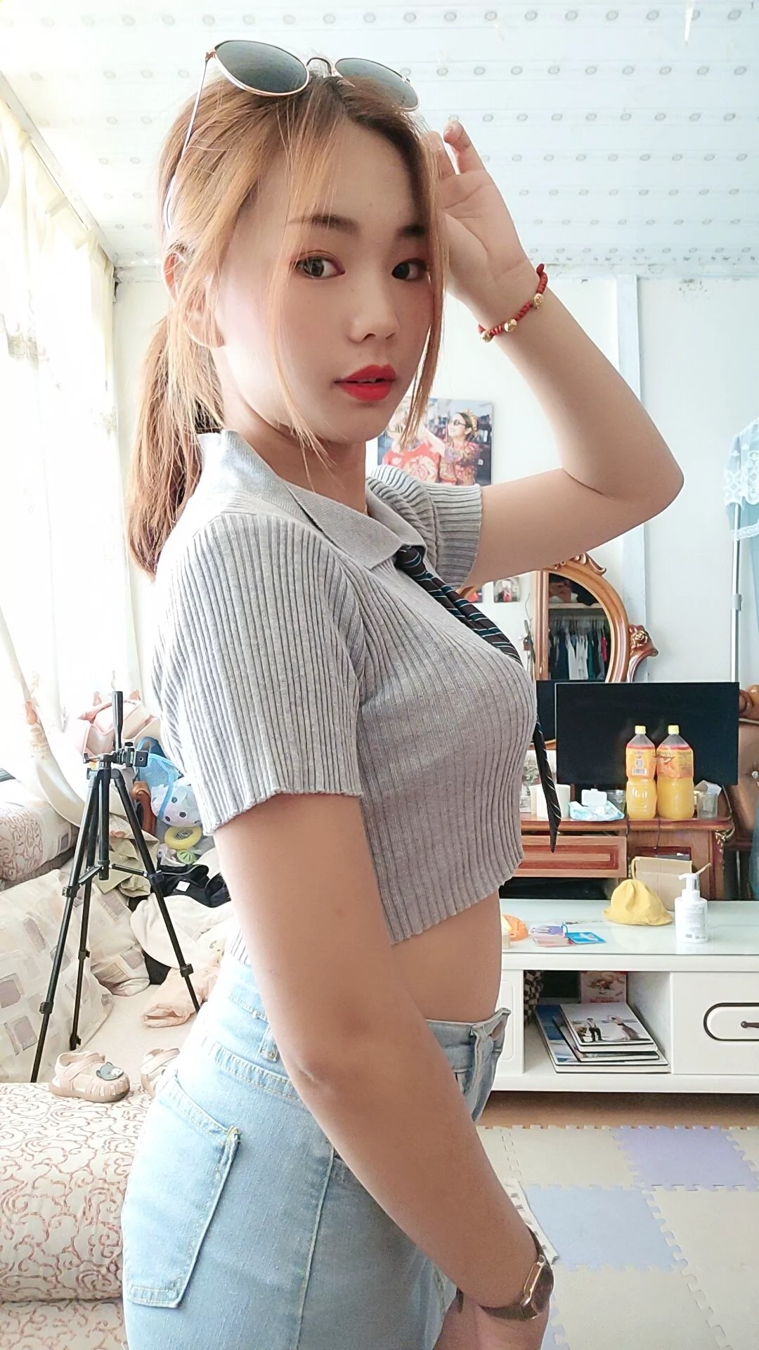 阿桃露腰浅蓝色紧身牛仔裙