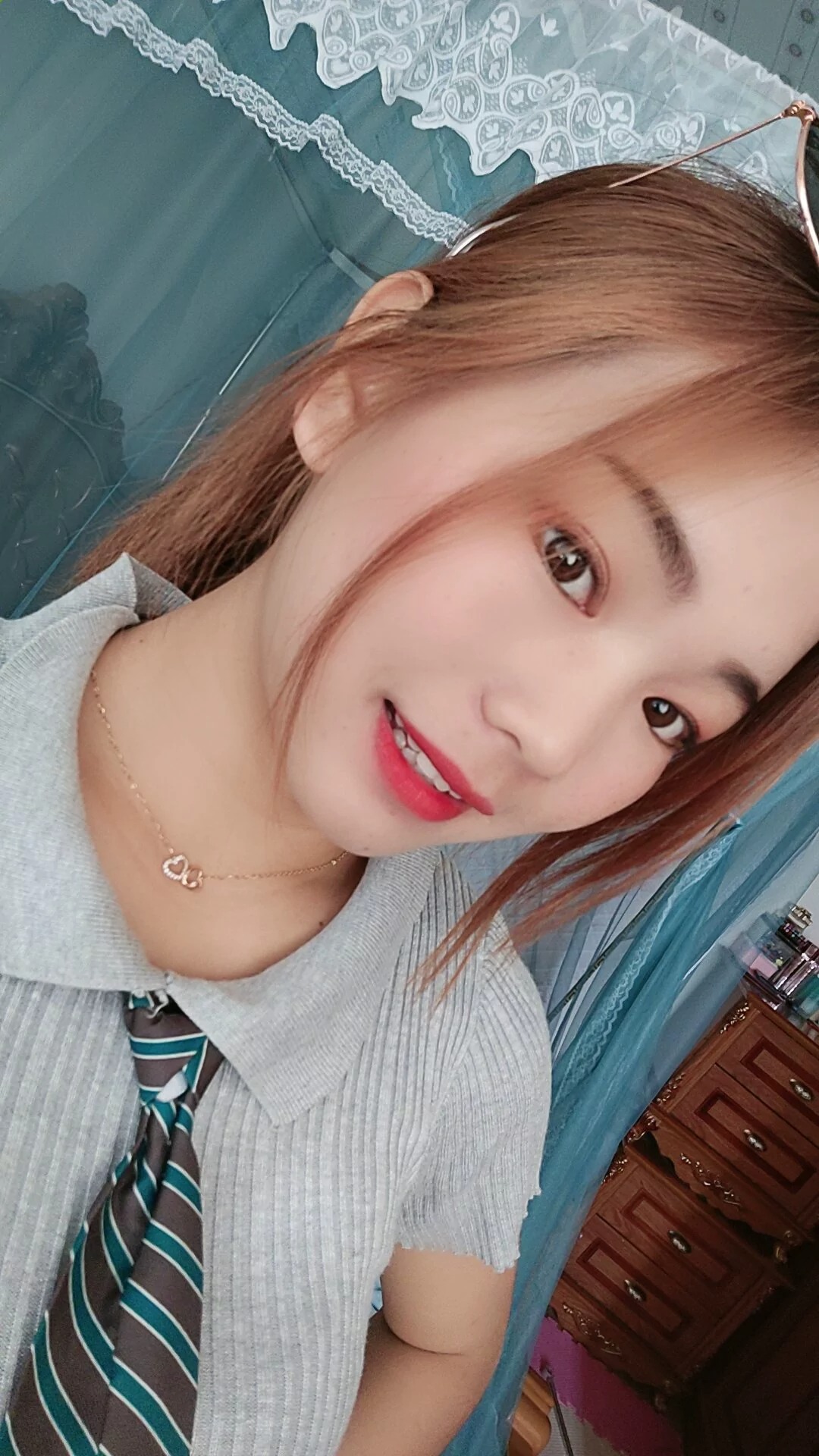 阿桃露腰浅蓝色紧身牛仔裙