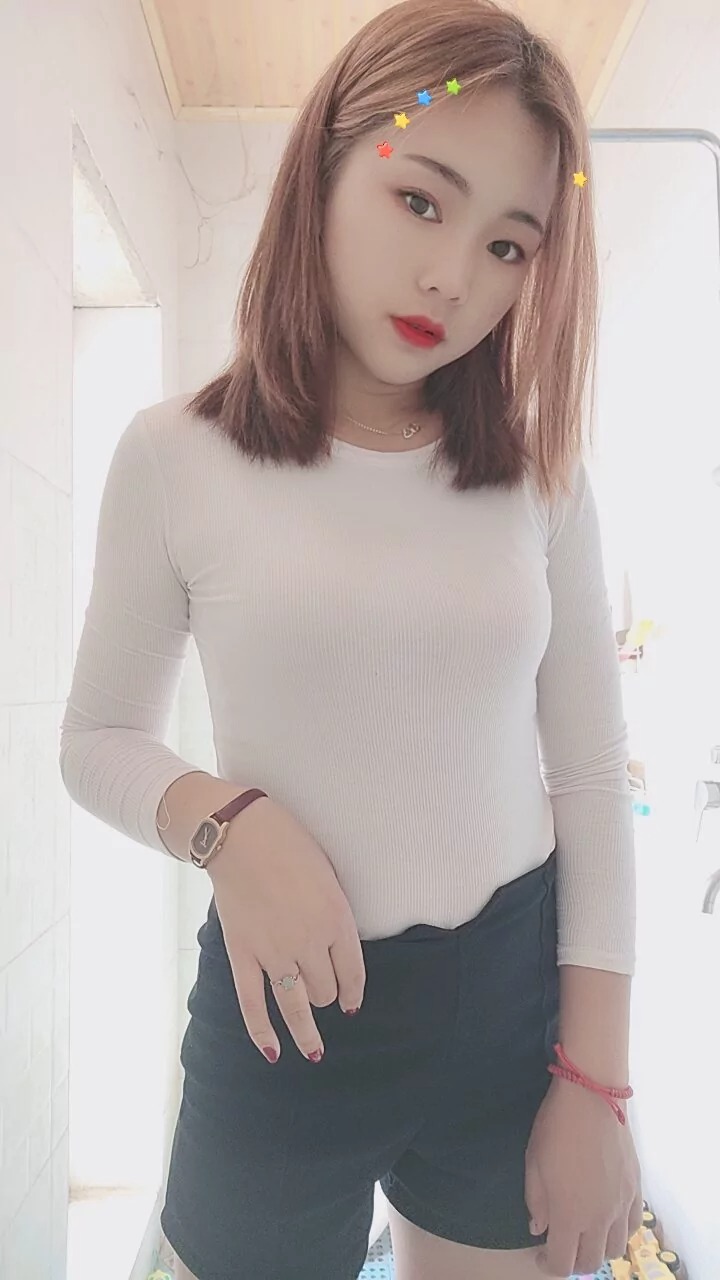 阿桃黑白配热裤美腿SN51