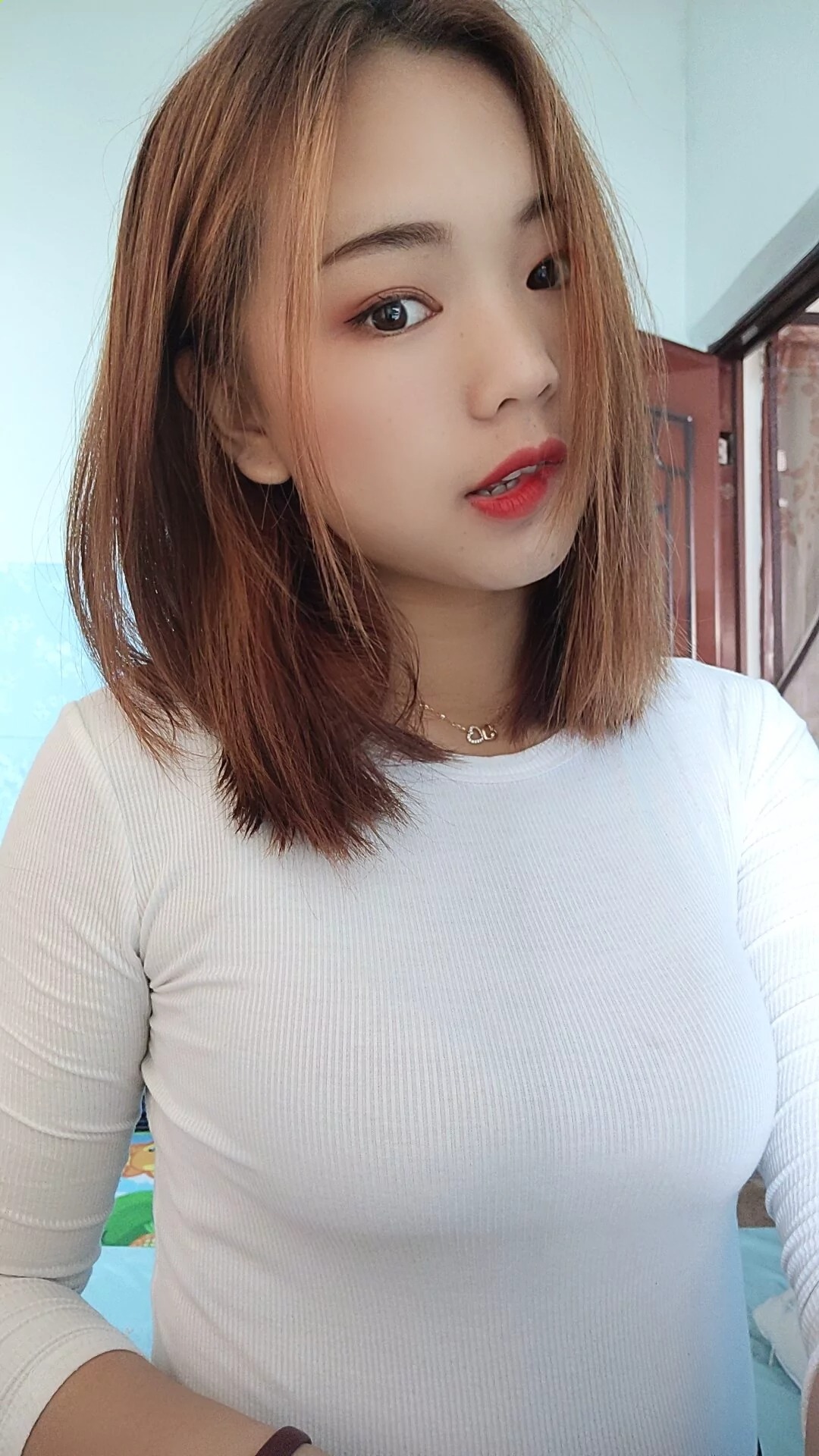 阿桃黑白配热裤美腿SN51