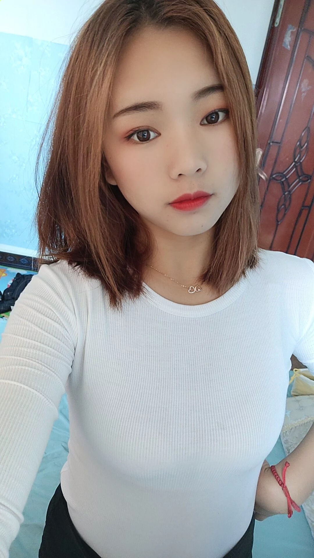 阿桃黑白配热裤美腿SN51