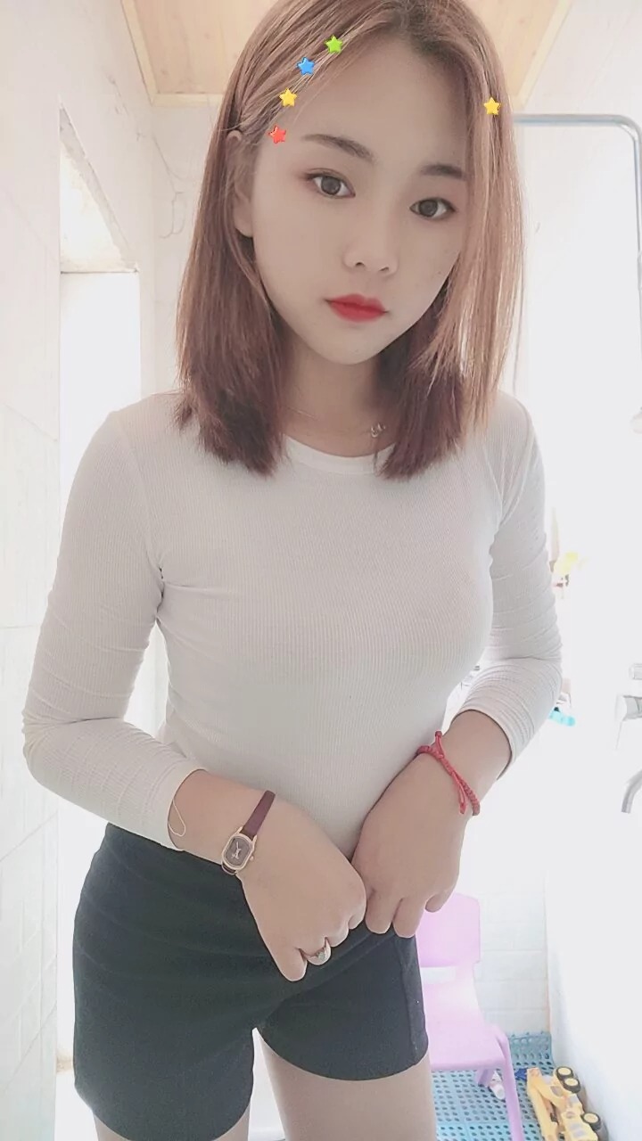 阿桃黑白配热裤美腿SN51