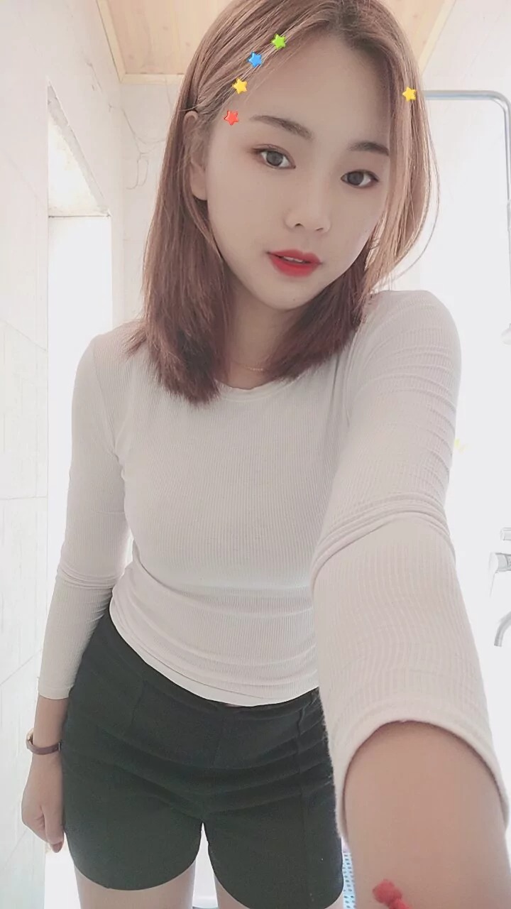 阿桃黑白配热裤美腿SN51