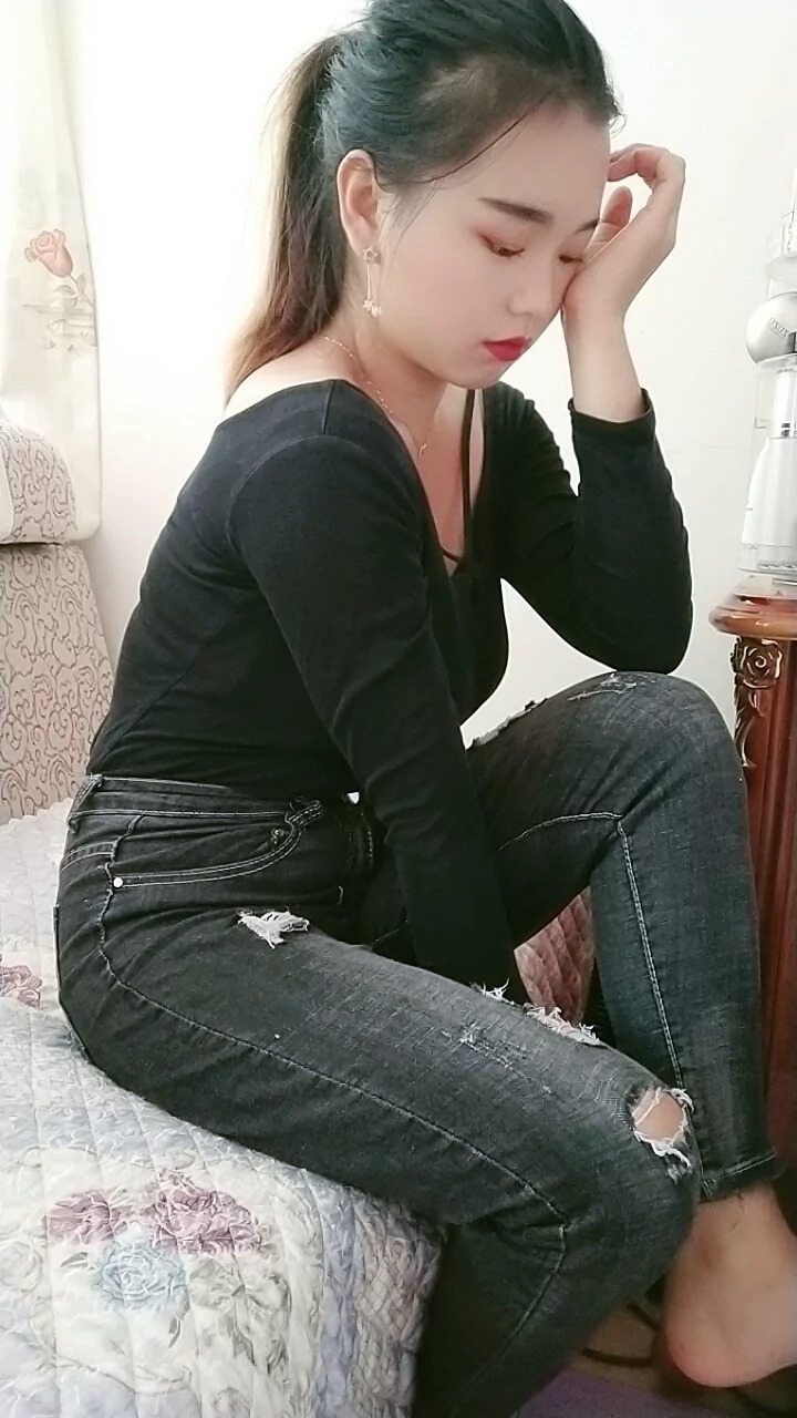阿桃黑色紧身牛仔裤SN60