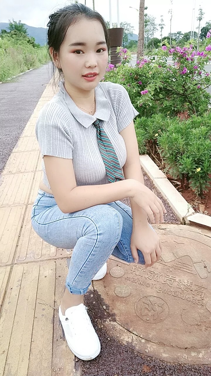 阿桃露腰蓝色紧身牛仔裤SN61