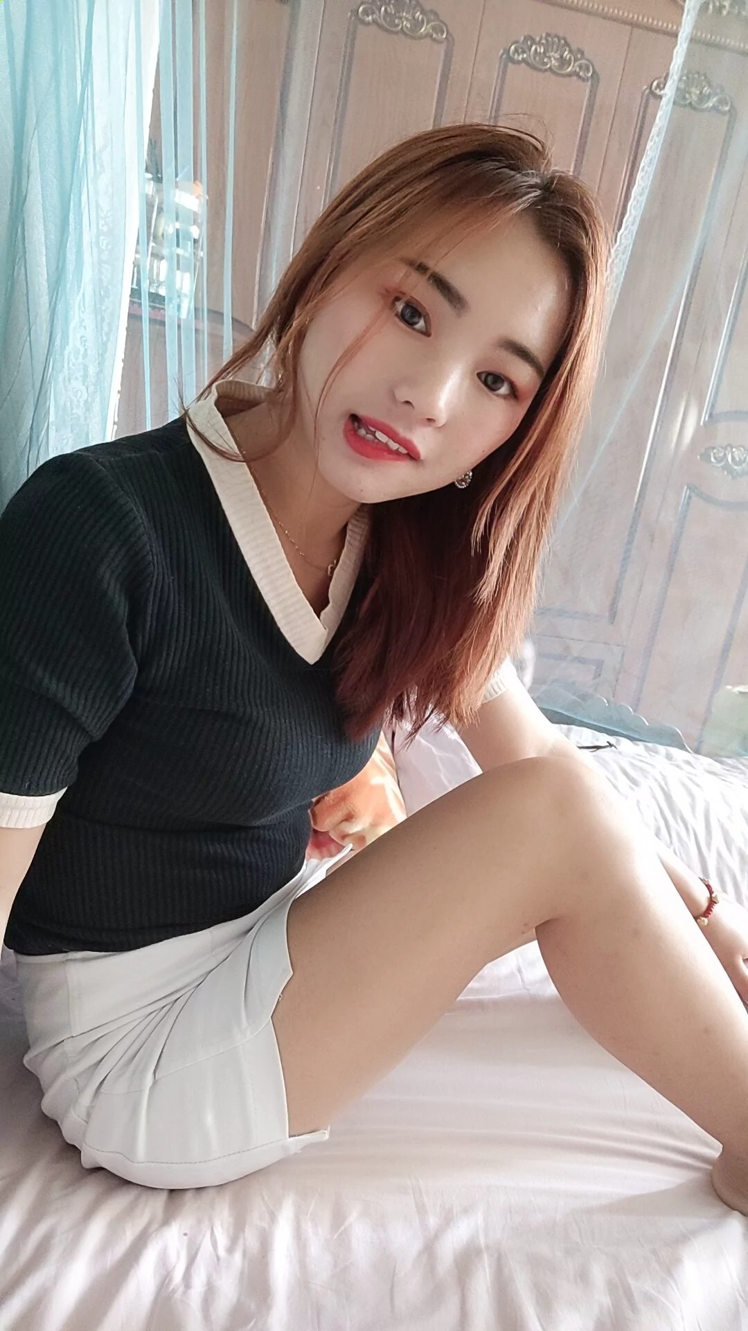 阿桃越看越美白色紧身包臀裙SN70