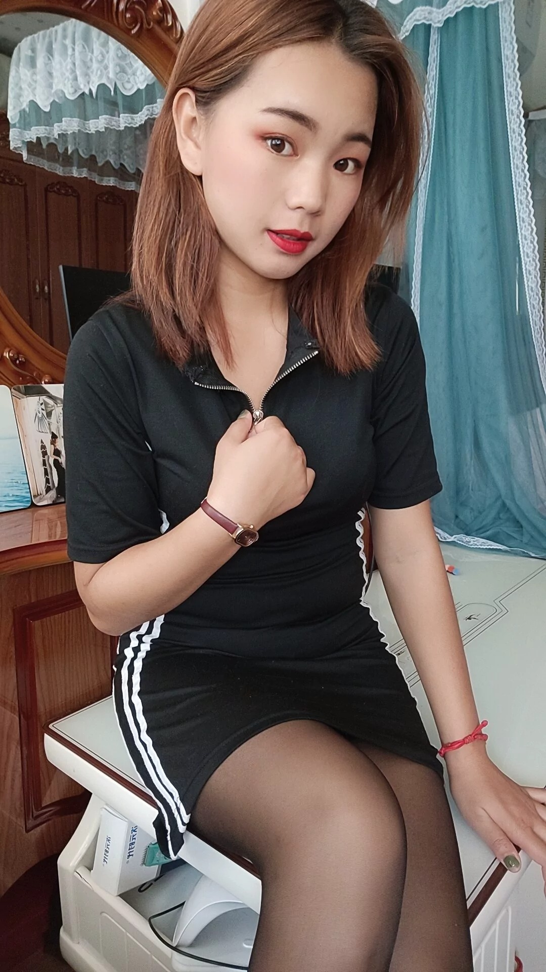阿桃黑丝SN78