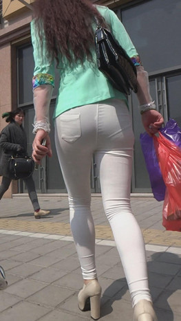 紧身白裤内痕妹子[552M/MP4]