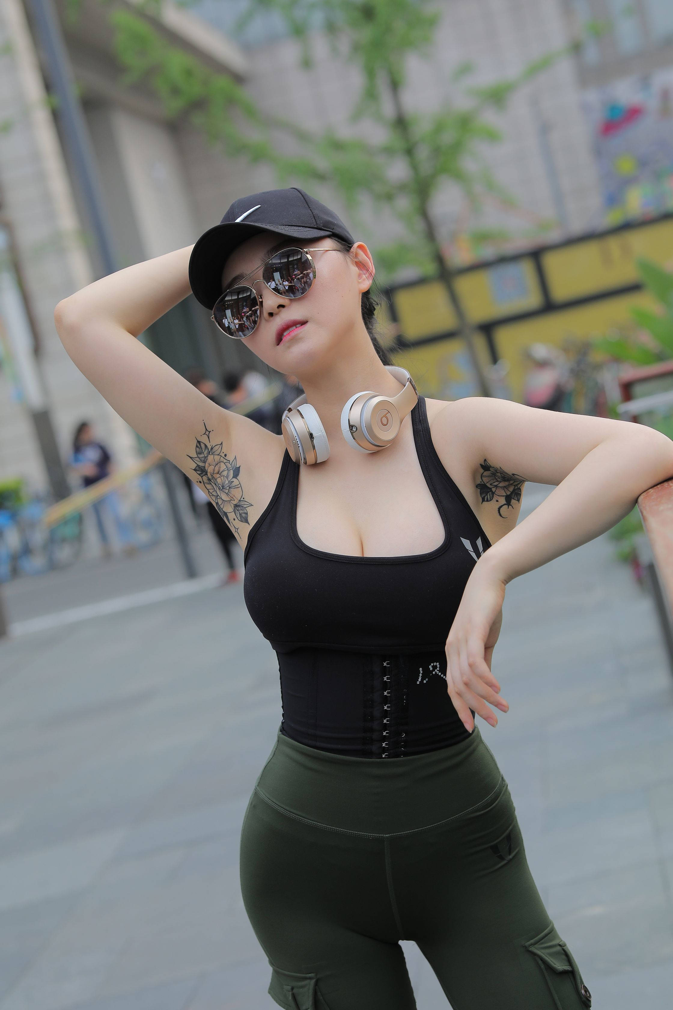 青蓝紧身休闲裤 极品女神的标杆 【视频+套图】
