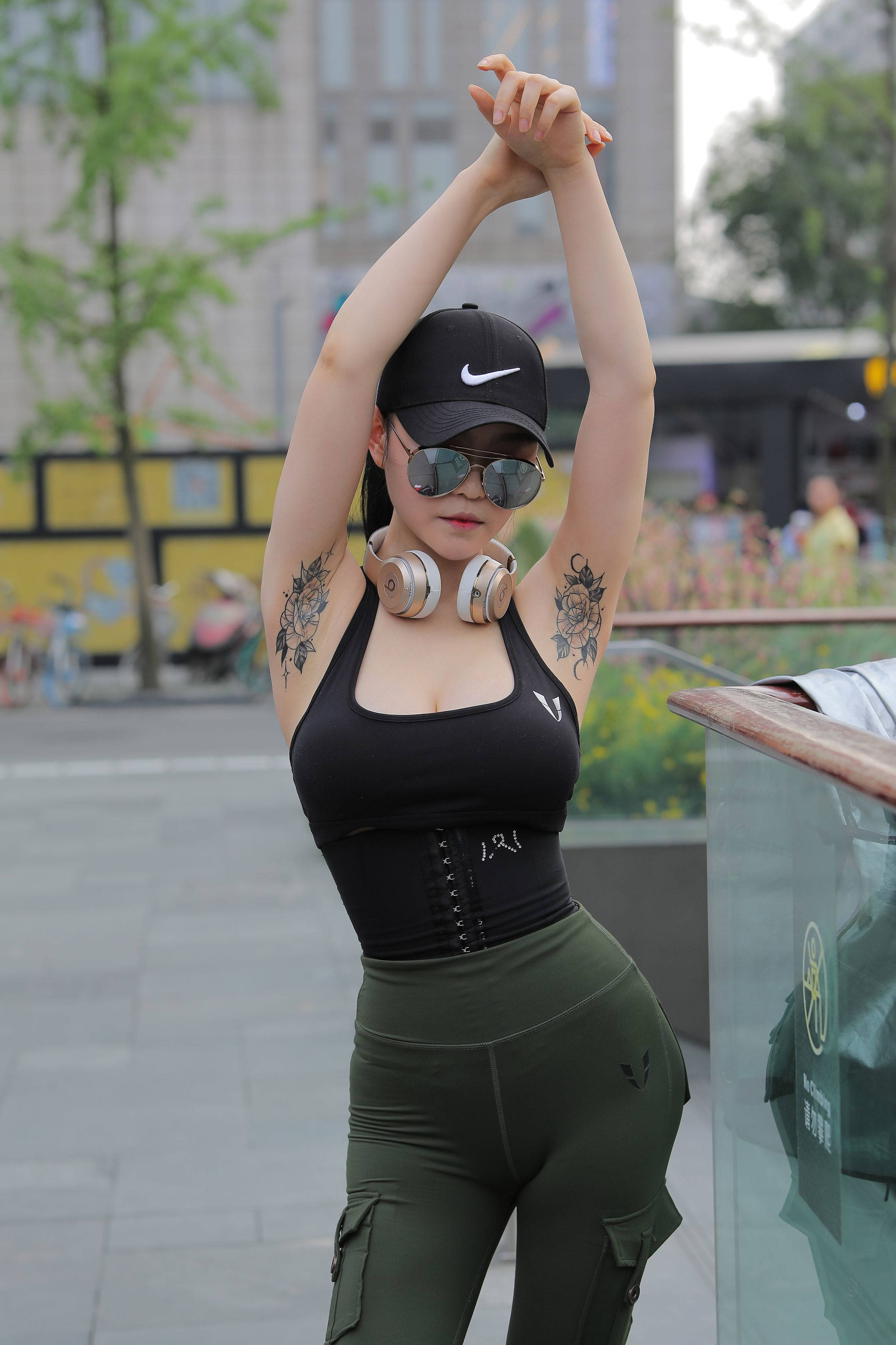 青蓝紧身休闲裤 极品女神的标杆 【视频+套图】