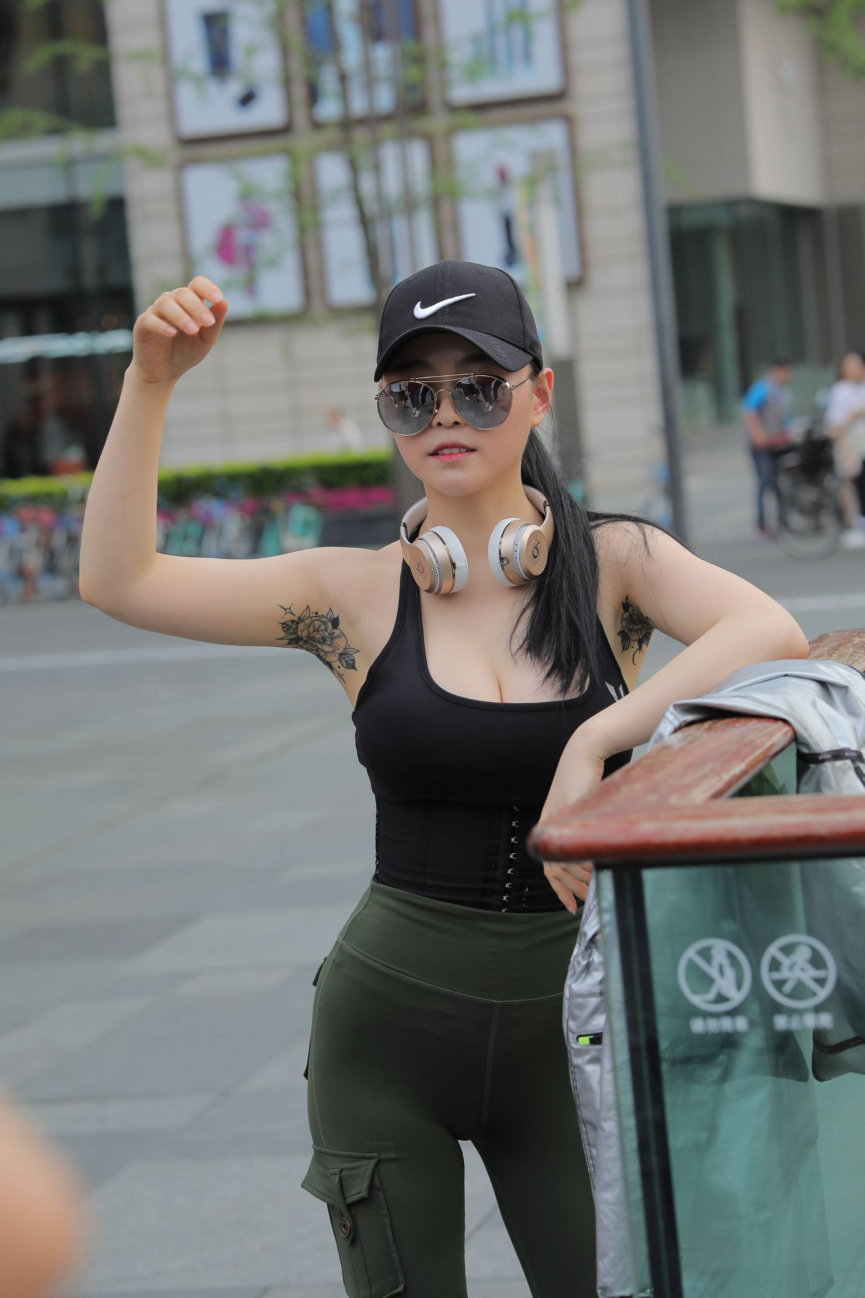 青蓝紧身休闲裤 极品女神的标杆 【视频+套图】