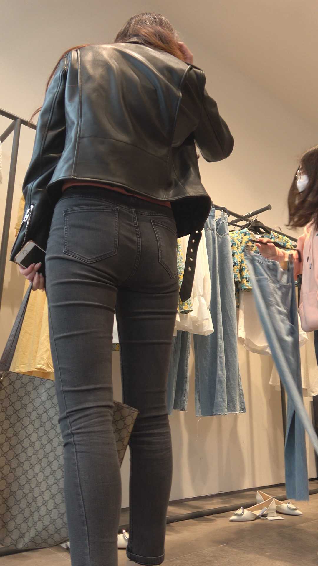 〖精品/牛仔裤〗细腿翘臀黑色紧身牛仔裤MM